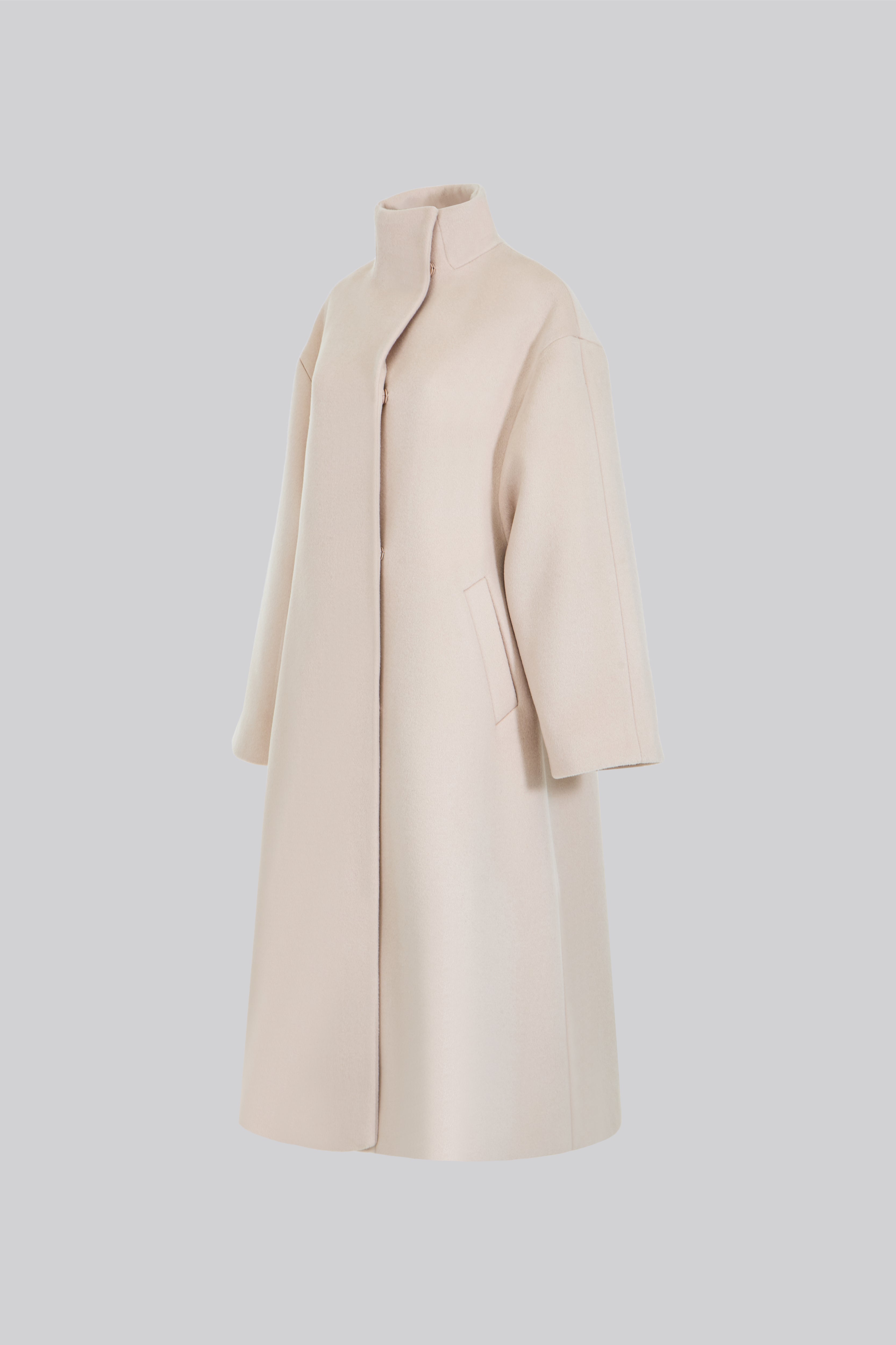 Oversized coat made of premium wool