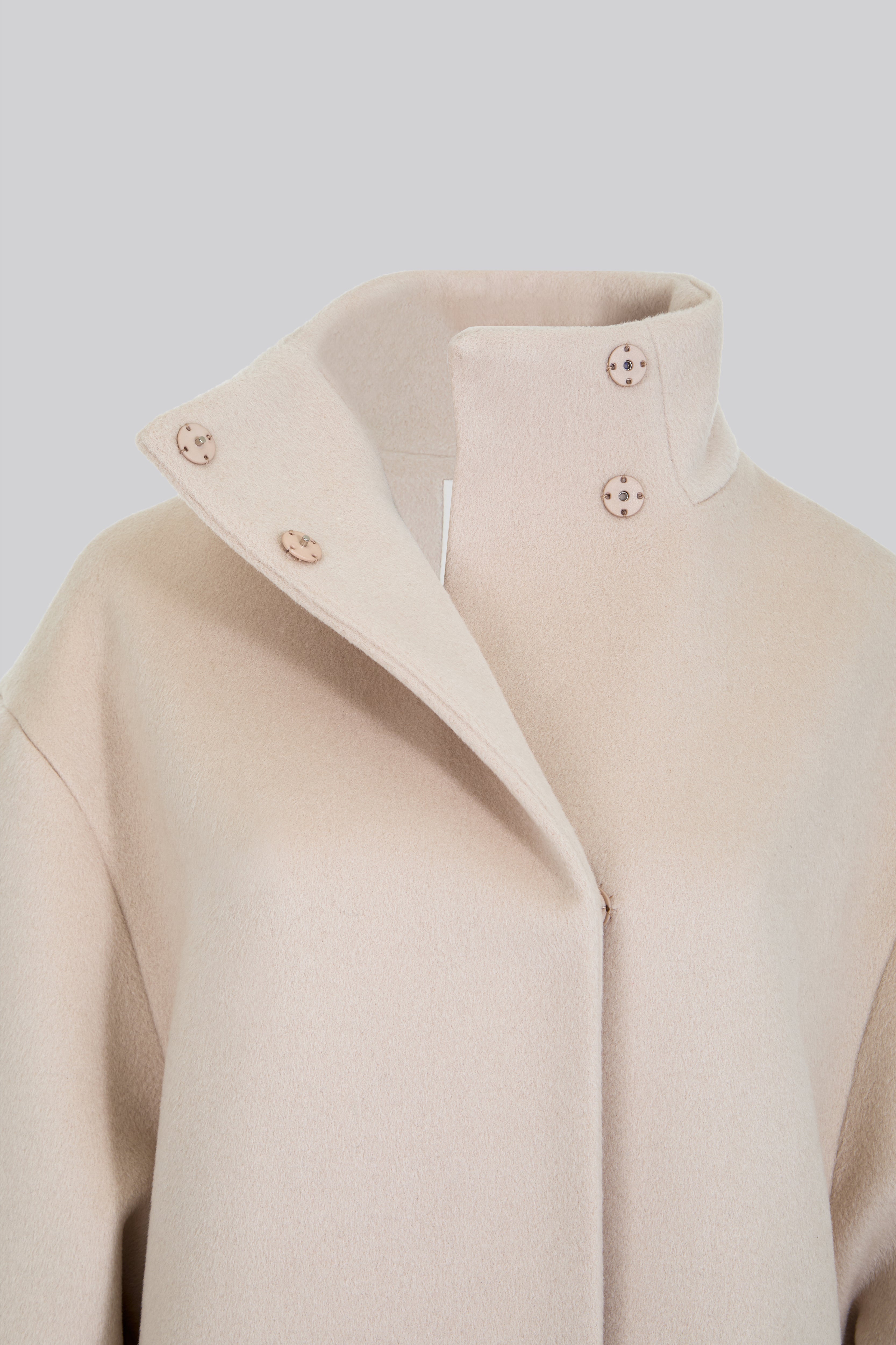 Oversized coat made of premium wool