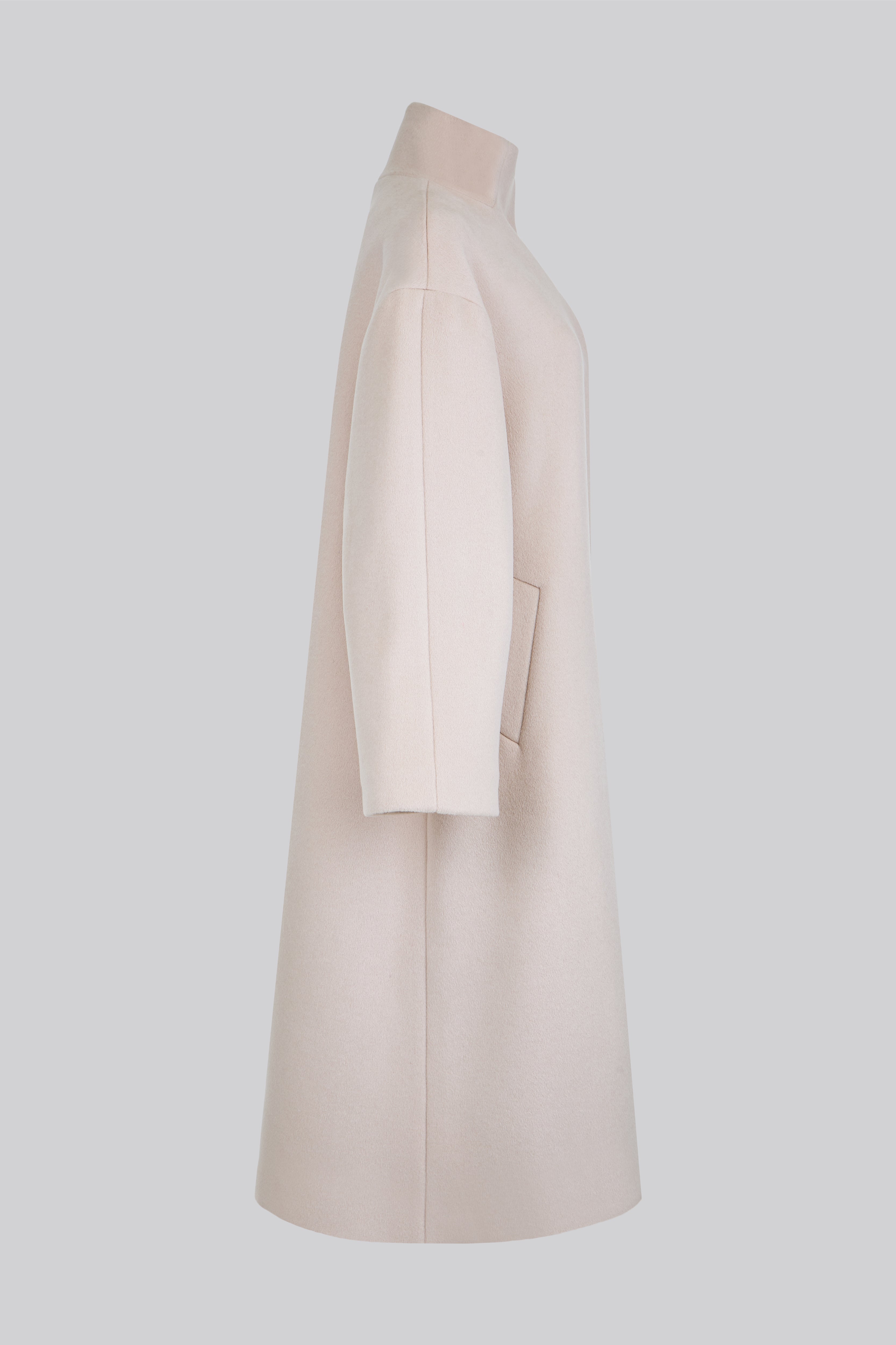 Oversized coat made of premium wool