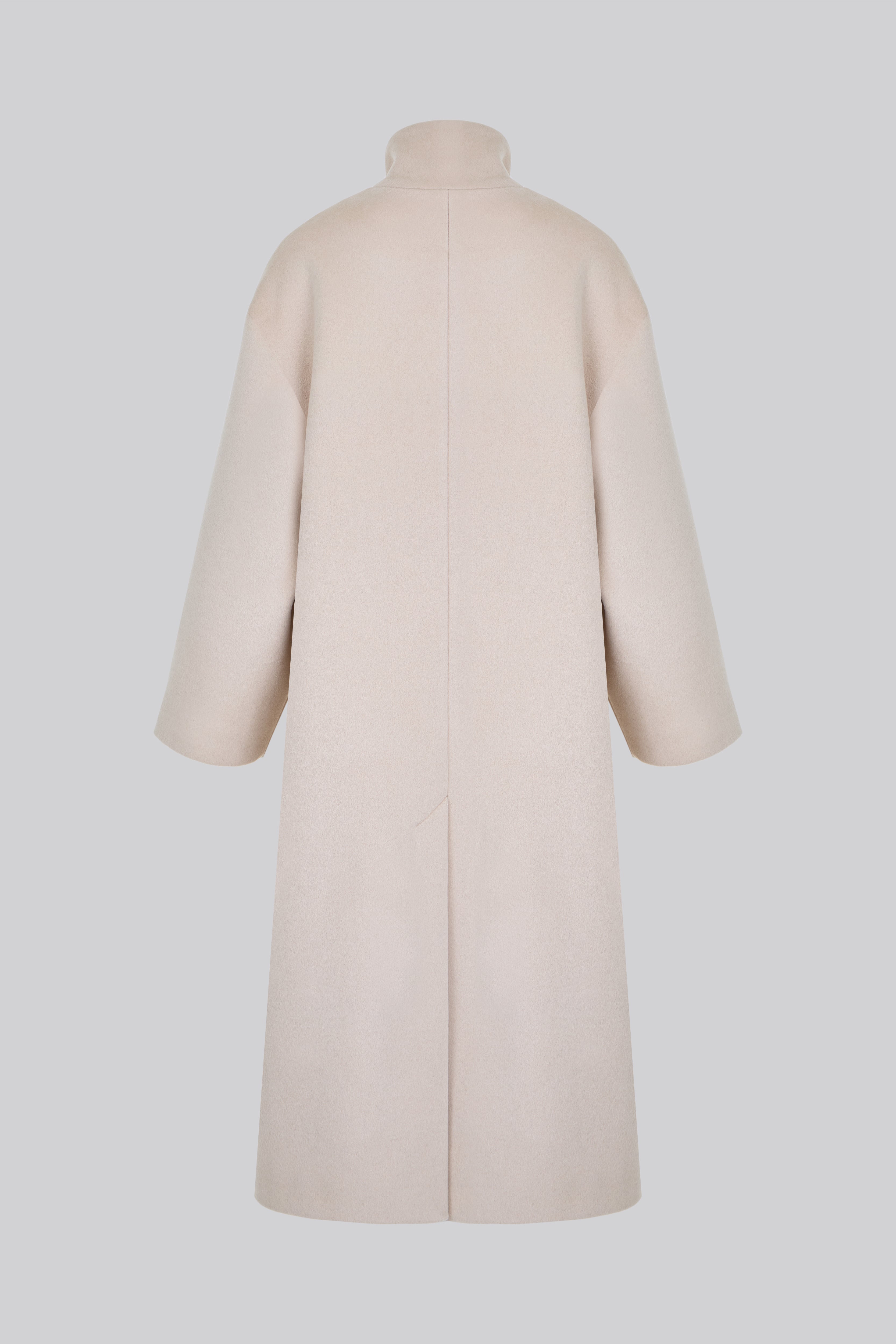 Oversized coat made of premium wool