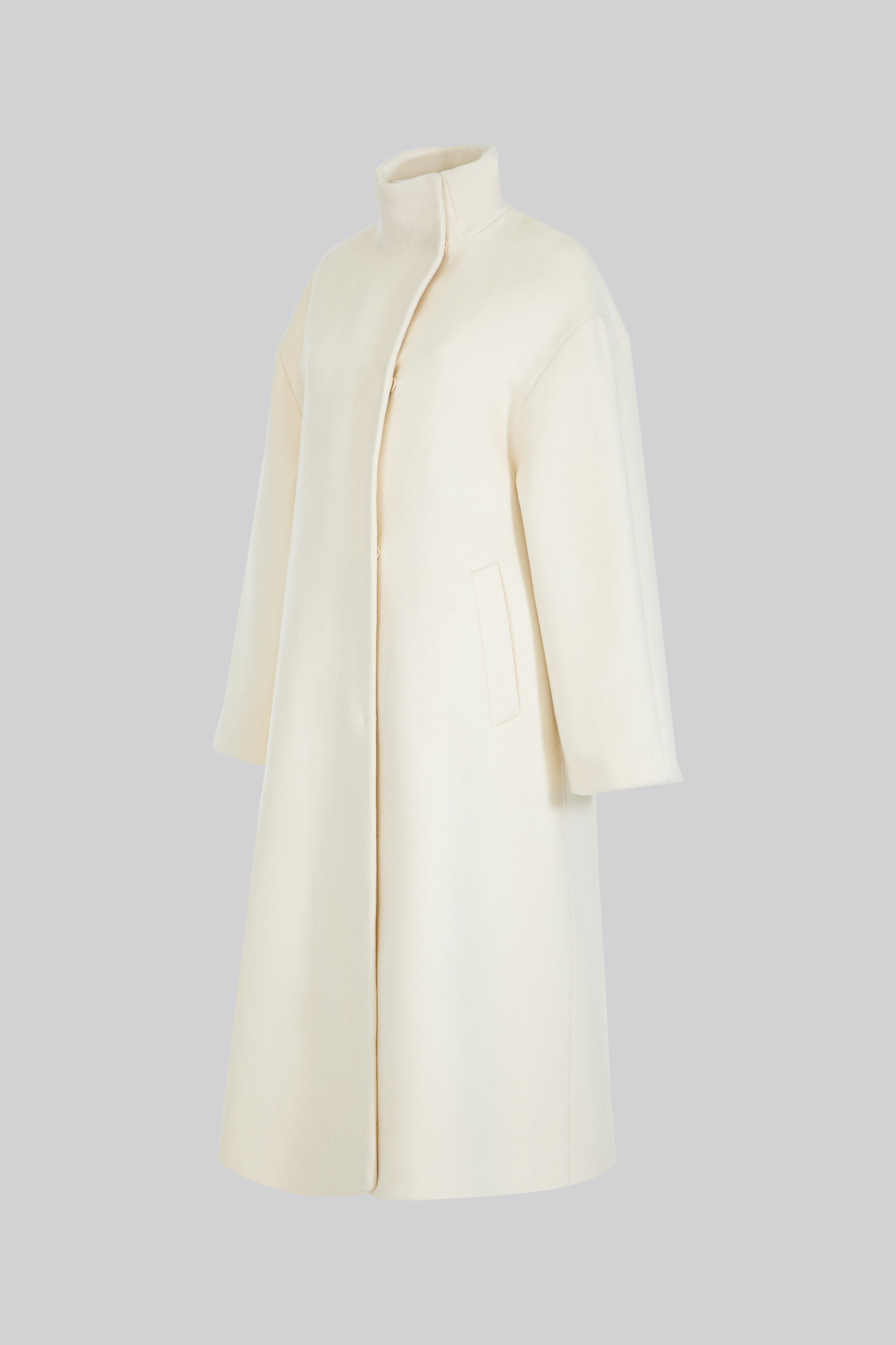 Oversized coat made of premium wool