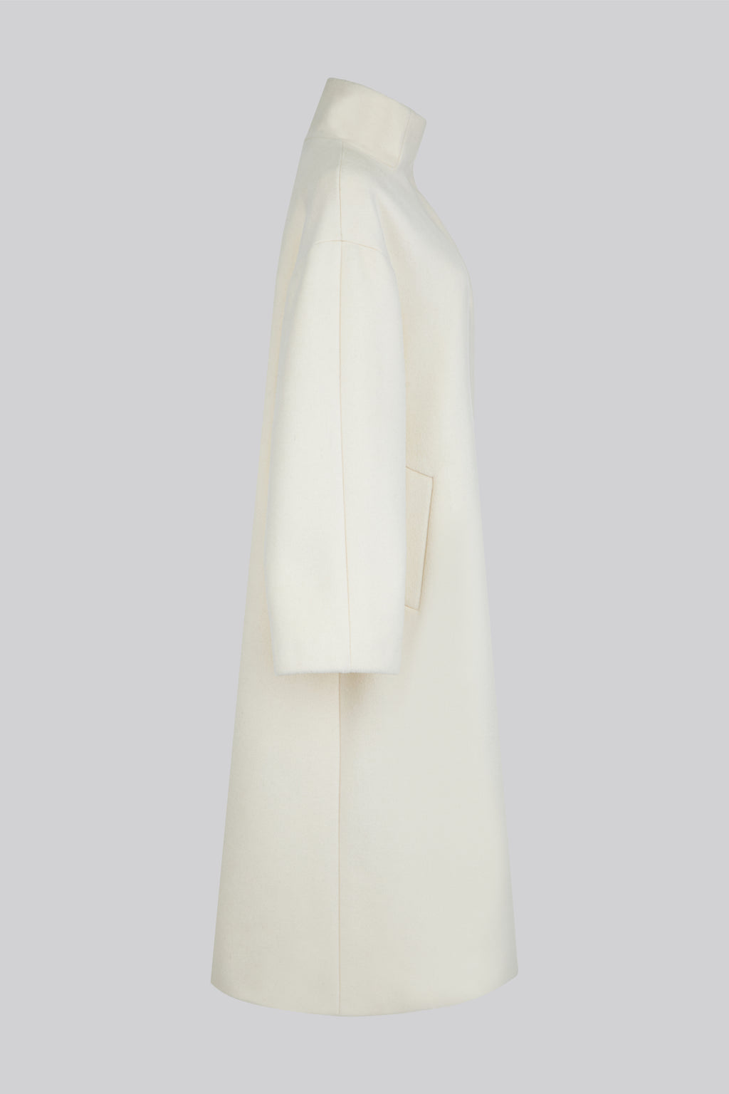 Oversized coat made of premium wool