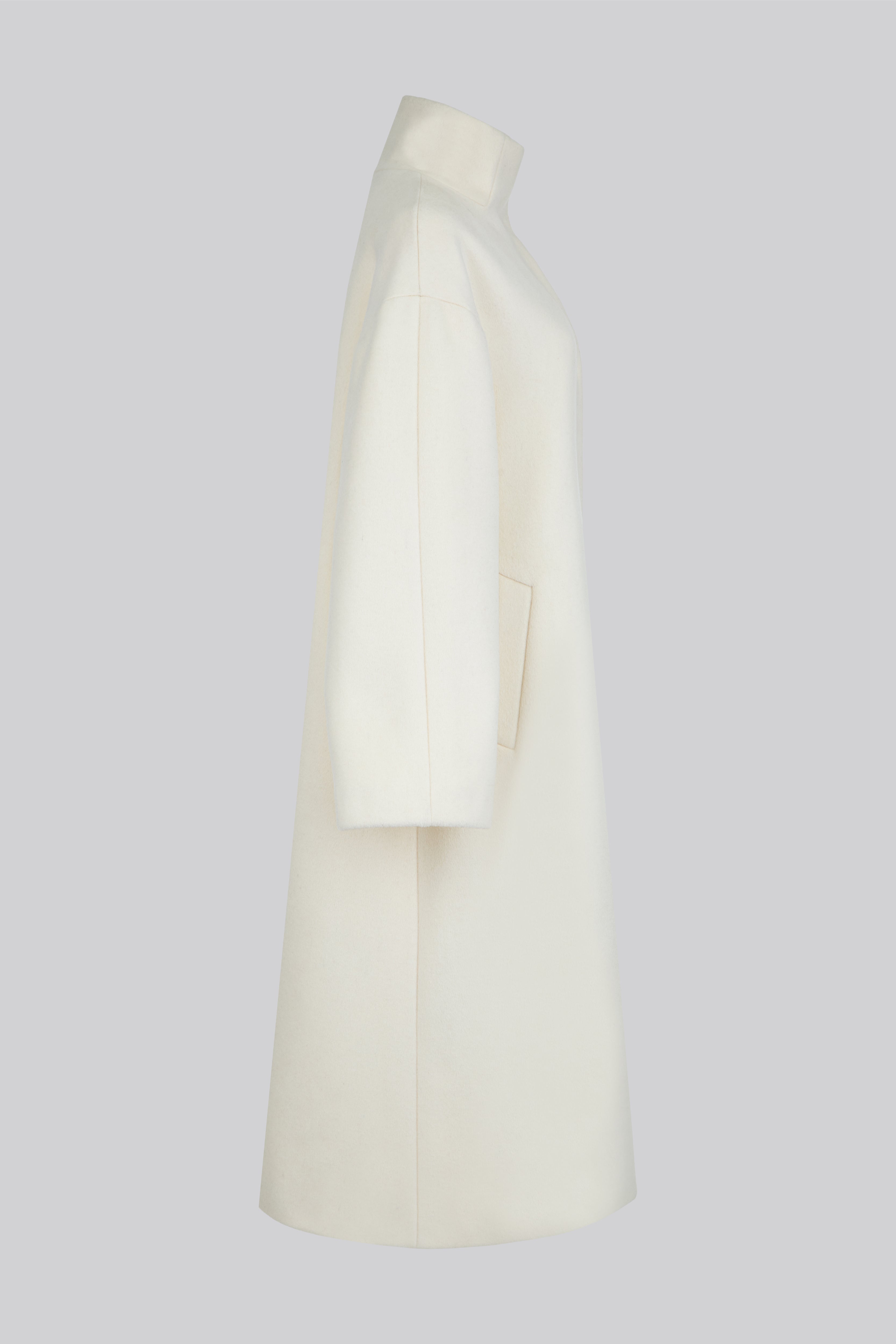 Oversized coat made of premium wool