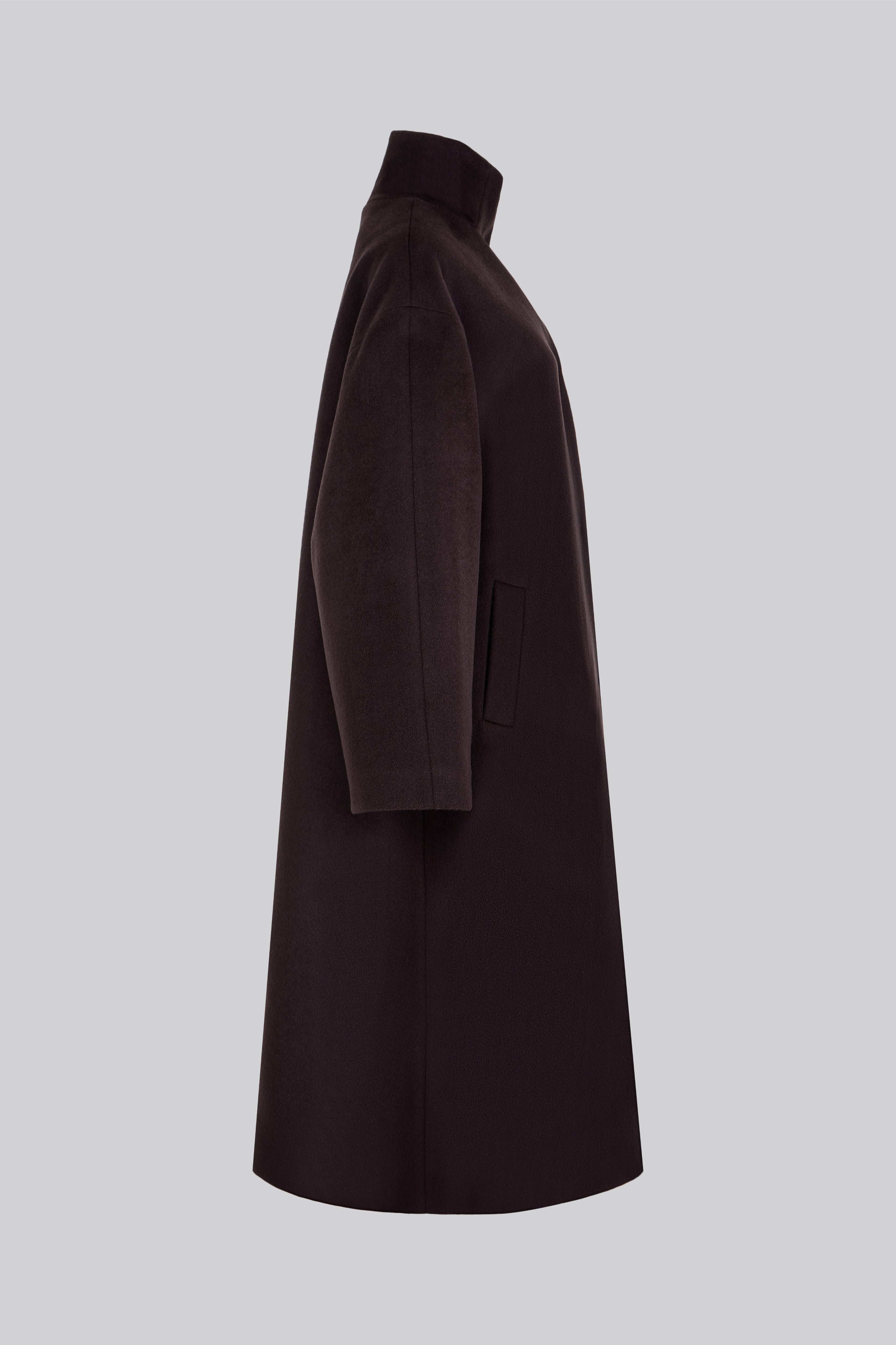 Oversized coat made of premium wool