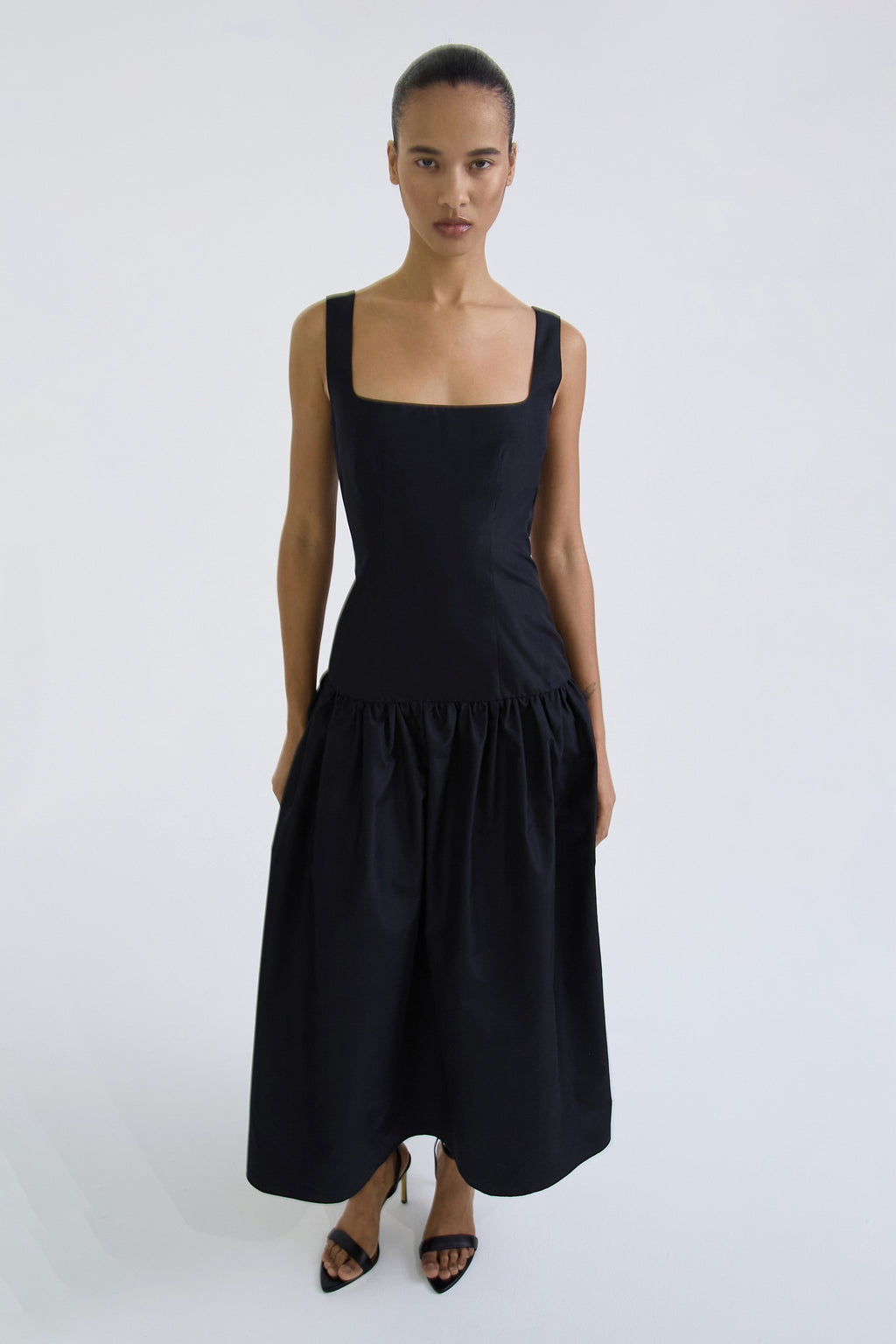 "Nocturne" dress made of silk taffeta